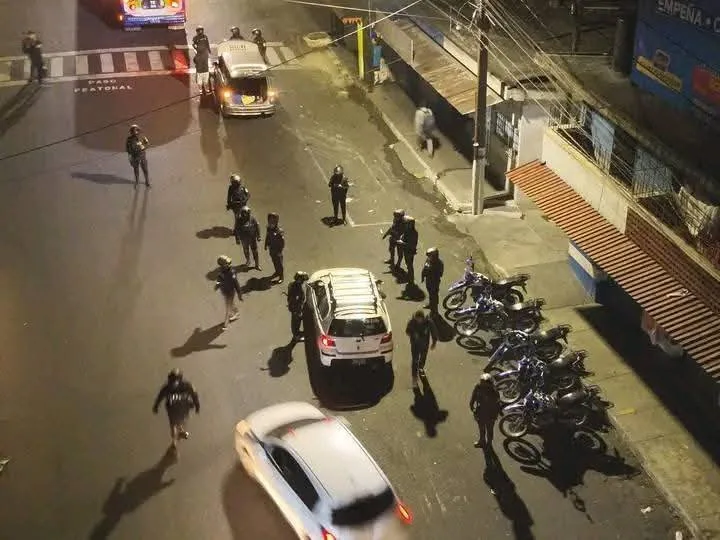 Operativos contra los taxis piratas