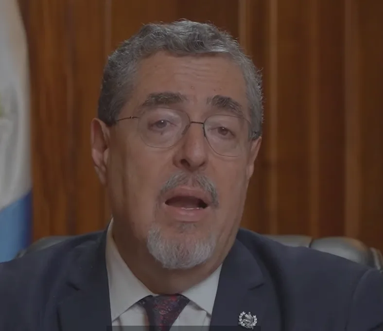 VIDEO : Bernardo Arévalo se dirige a la población