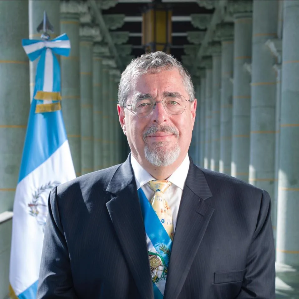 Presidente Arévalo Invitara Personalmente al Papa León XIV