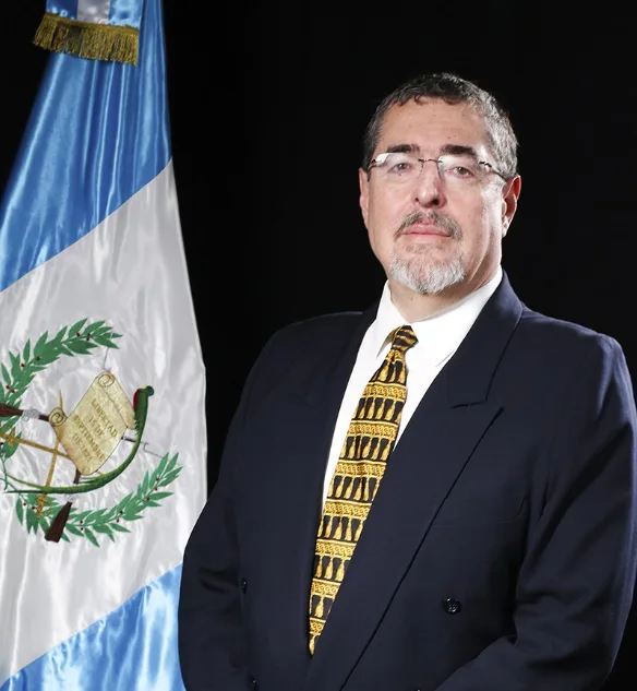 Bernardo Arevalo anuncia sanciones a maestros