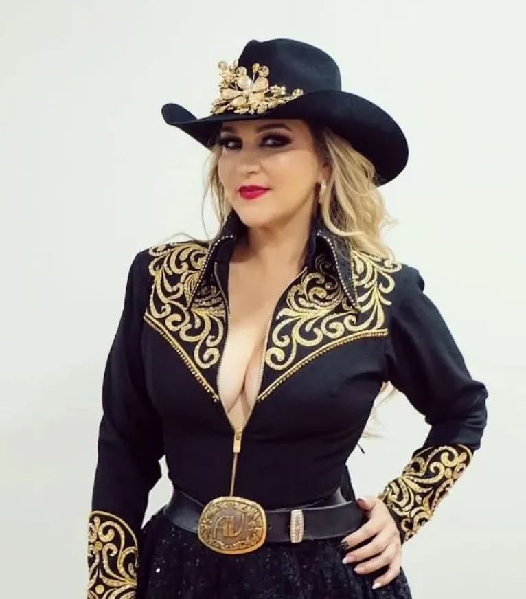 Colapsa escenario antes de concierto de Alicia Villarreal