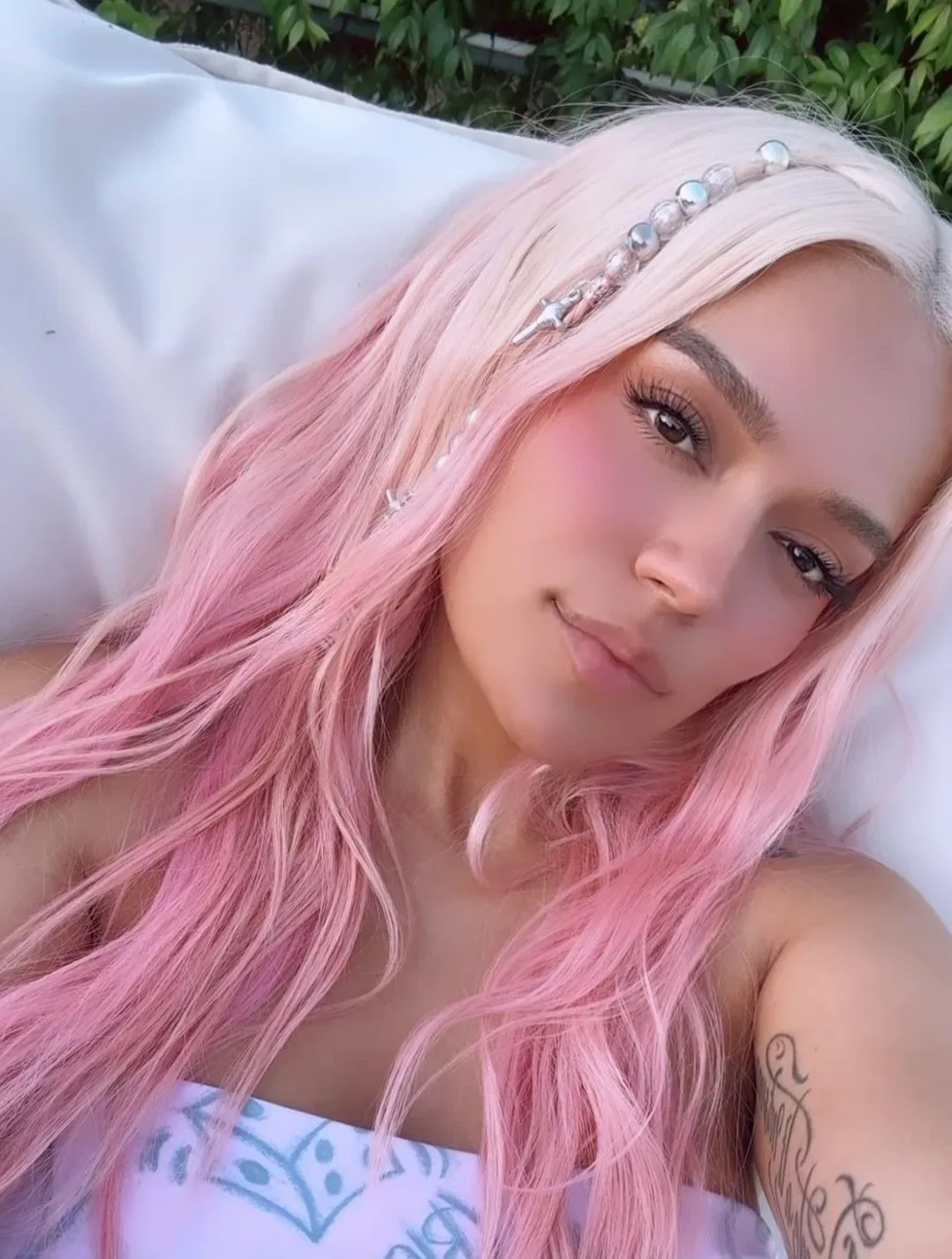 Karol G en el ojo del huracán por letra de cancion