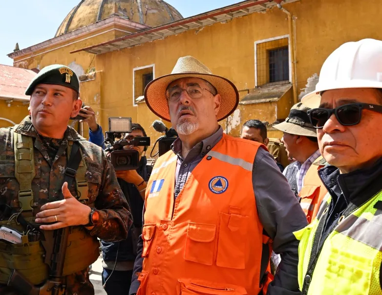 Presidente Bernardo Arévalo ordena liberar bloqueos de maestros.