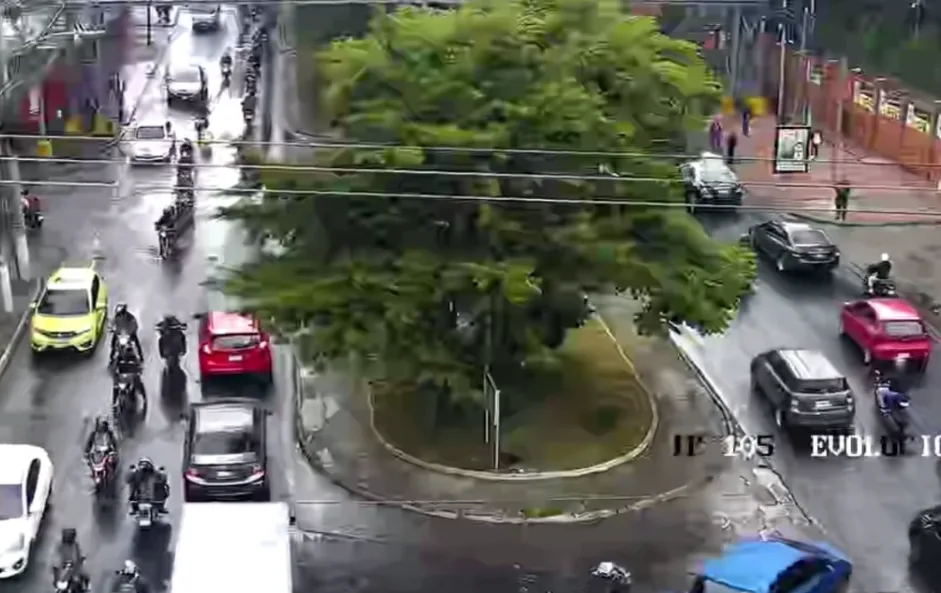 Pruebas de semáforos inteligentes provocan caos vehicular