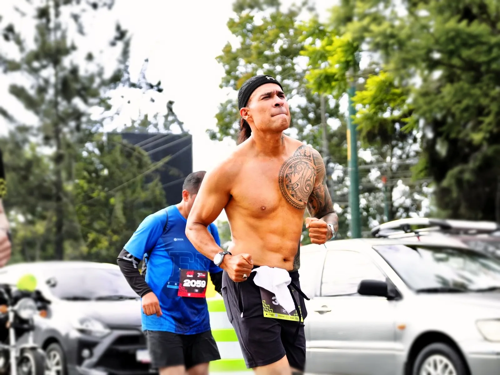 Neto Bran conquista la Mixco 21K en una jornada de épica resistencia